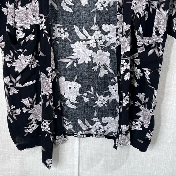 Spiritual Gangster Floral Lightweight Black Kimono Size O/S - Picture 3 of 12